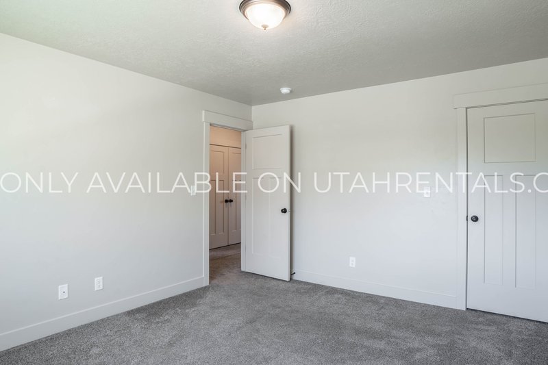 Gorgeous 4 bedroom, 2.5 bath Townhome in Springville! property image