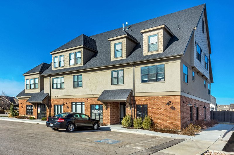 Upscale & Meticulously Maintained Mapleton Townhome property image
