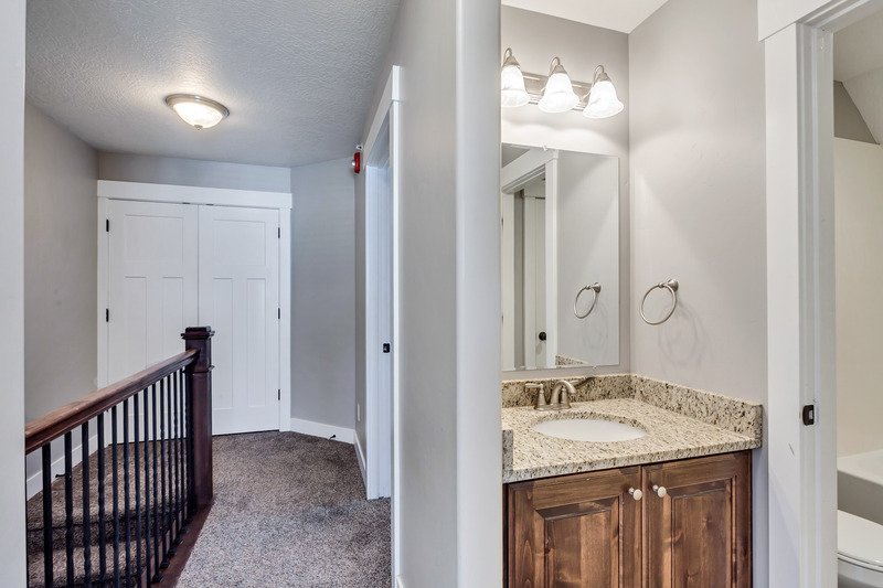 Upscale & Meticulously Maintained Mapleton Townhome property image