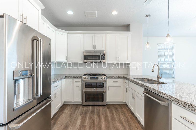 Charming 2-Bedroom in Coveted Daybreak Community property image