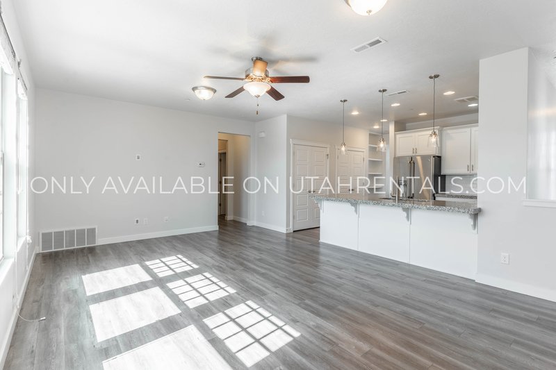 Charming 2-Bedroom in Coveted Daybreak Community property image