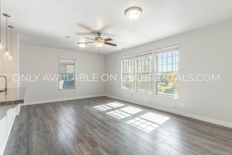 Charming 2-Bedroom in Coveted Daybreak Community property image