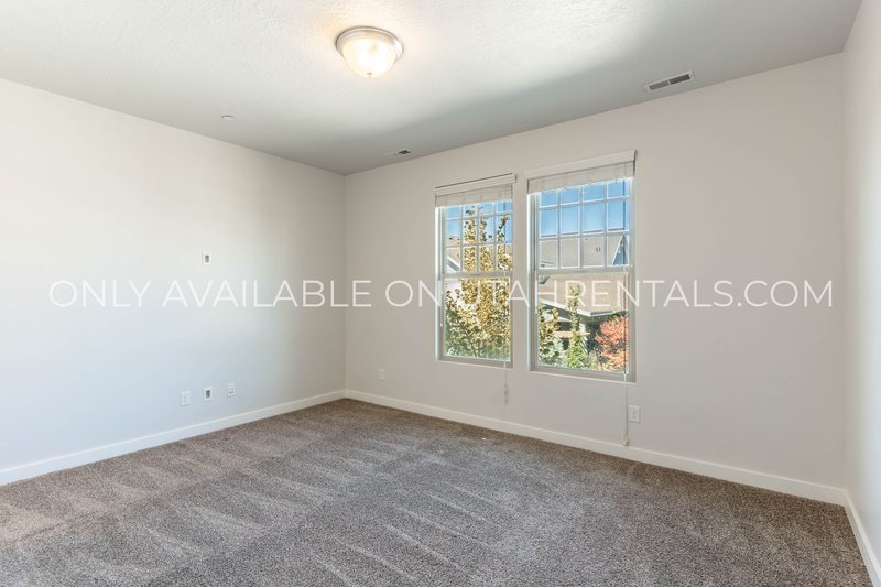 Charming 2-Bedroom in Coveted Daybreak Community property image