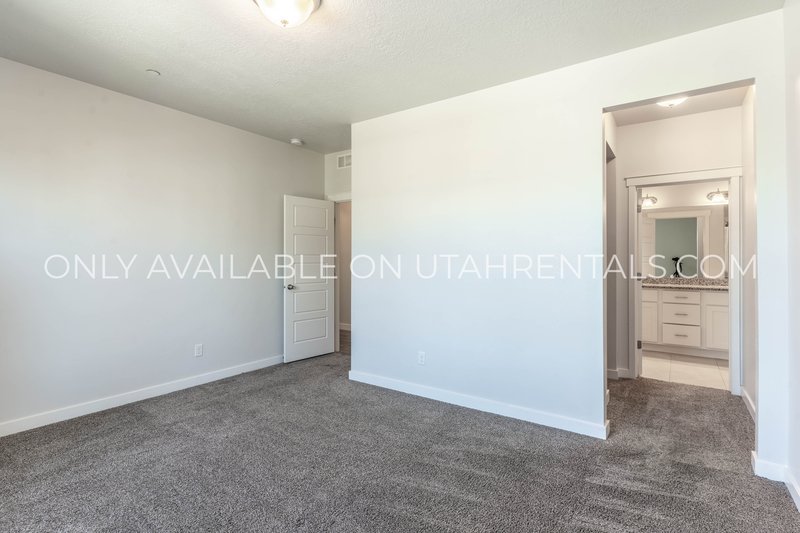Charming 2-Bedroom in Coveted Daybreak Community property image