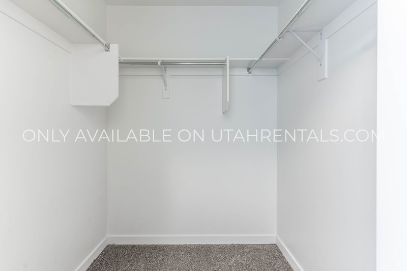 Charming 2-Bedroom in Coveted Daybreak Community property image