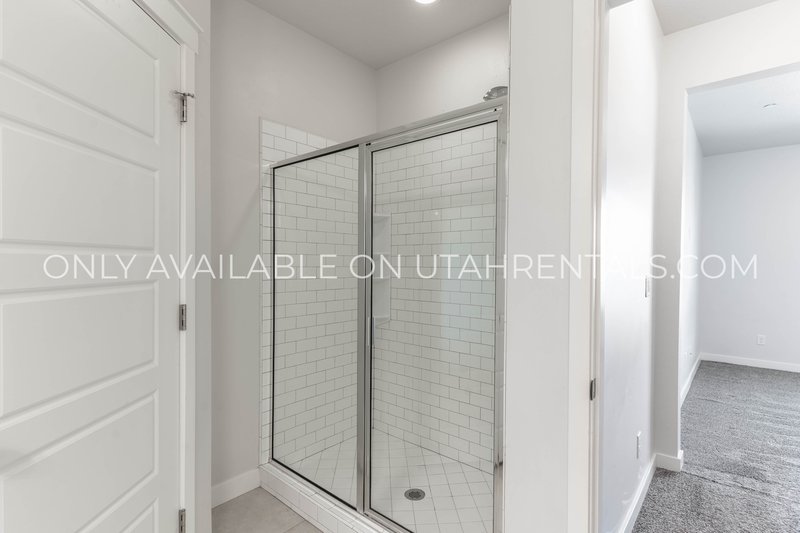 Charming 2-Bedroom in Coveted Daybreak Community property image