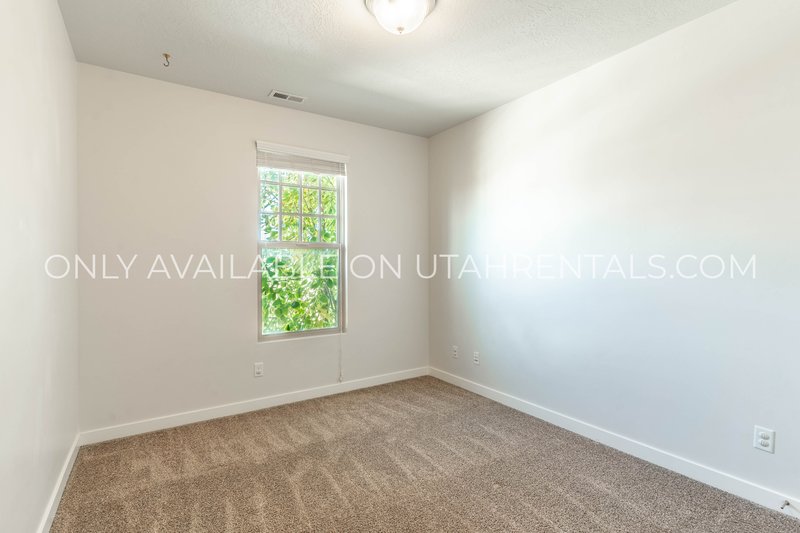 Charming 2-Bedroom in Coveted Daybreak Community property image