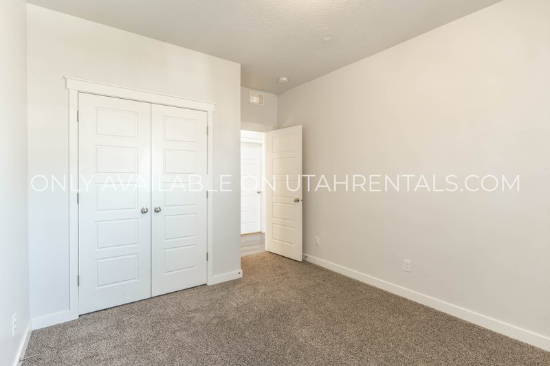 Charming 2-Bedroom in Coveted Daybreak Community property image