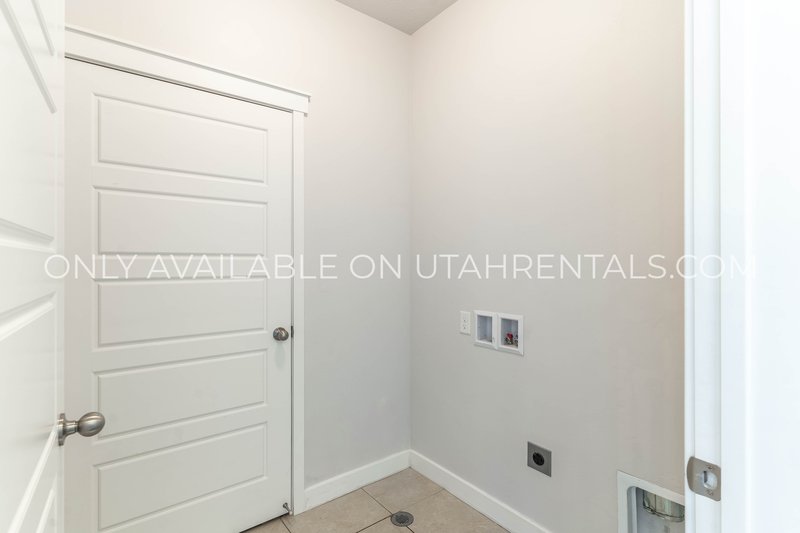 Charming 2-Bedroom in Coveted Daybreak Community property image