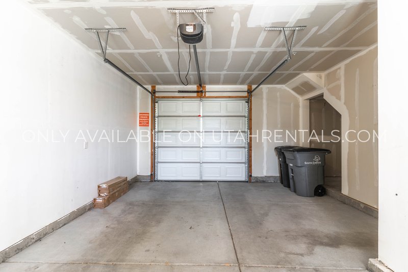 Charming 2-Bedroom in Coveted Daybreak Community property image