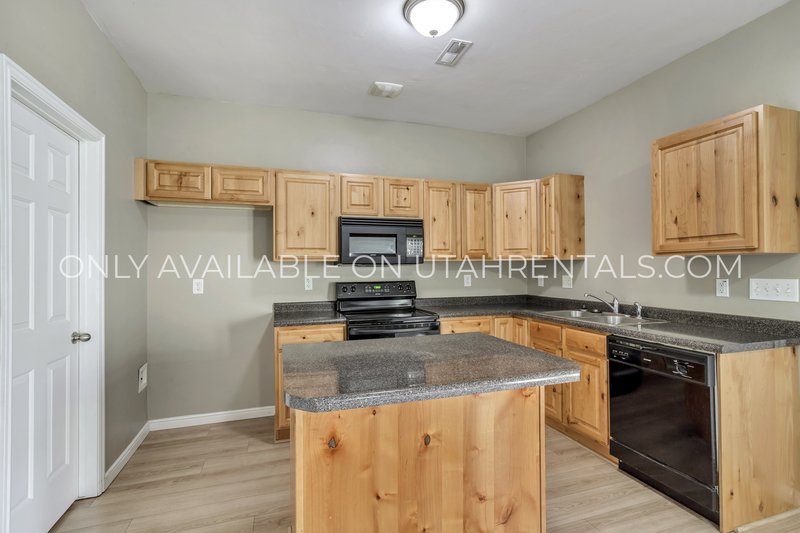 Beautiful South Jordan Townhome property image