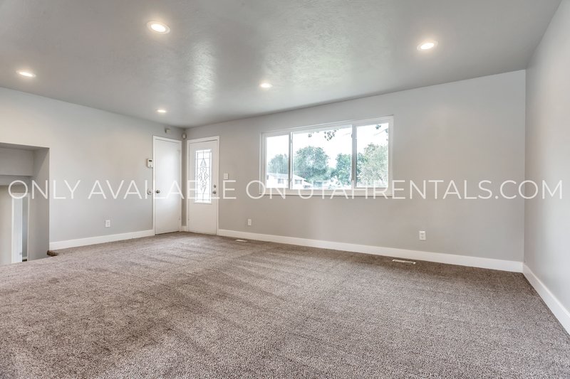 Charming & Spacious 4-Bed Home in South Orem! property image