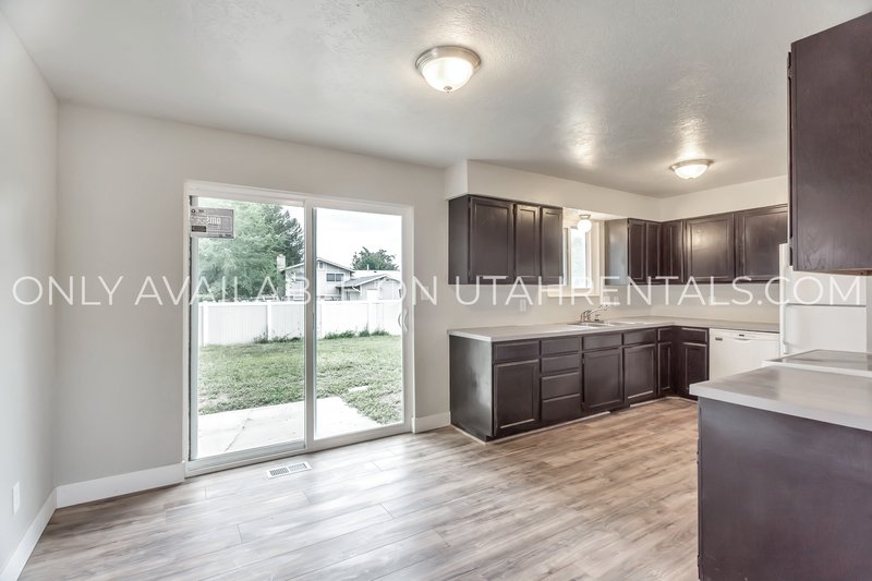 Charming & Spacious 4-Bed Home in South Orem! property image