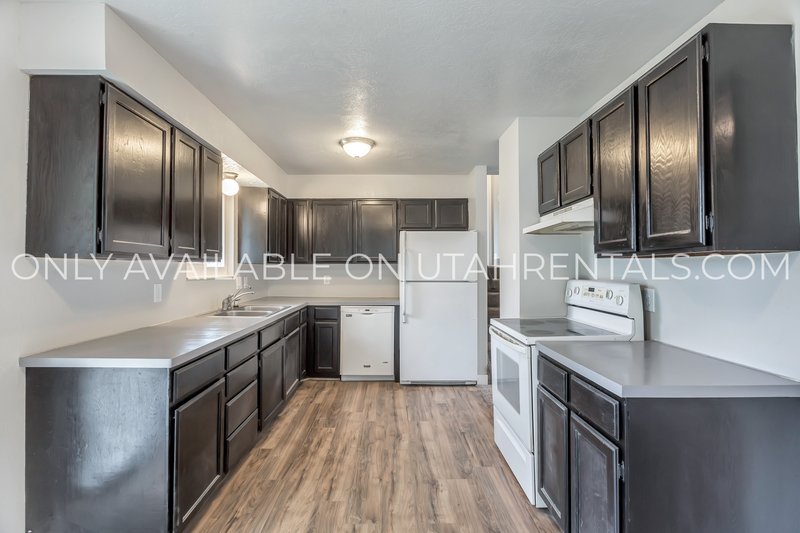 Charming & Spacious 4-Bed Home in South Orem! property image