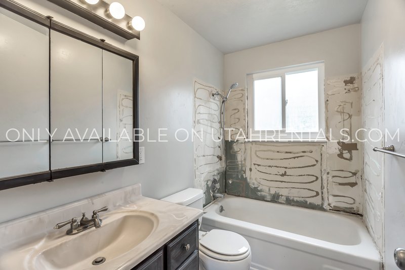 Charming & Spacious 4-Bed Home in South Orem! property image