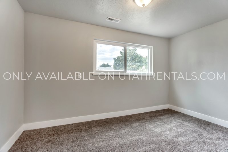 Charming & Spacious 4-Bed Home in South Orem! property image
