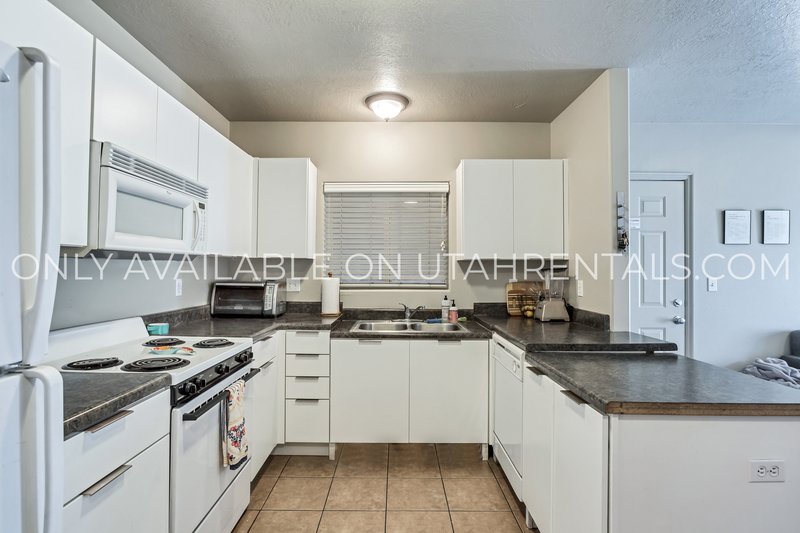 4 Private Rooms Available at Lanai property image