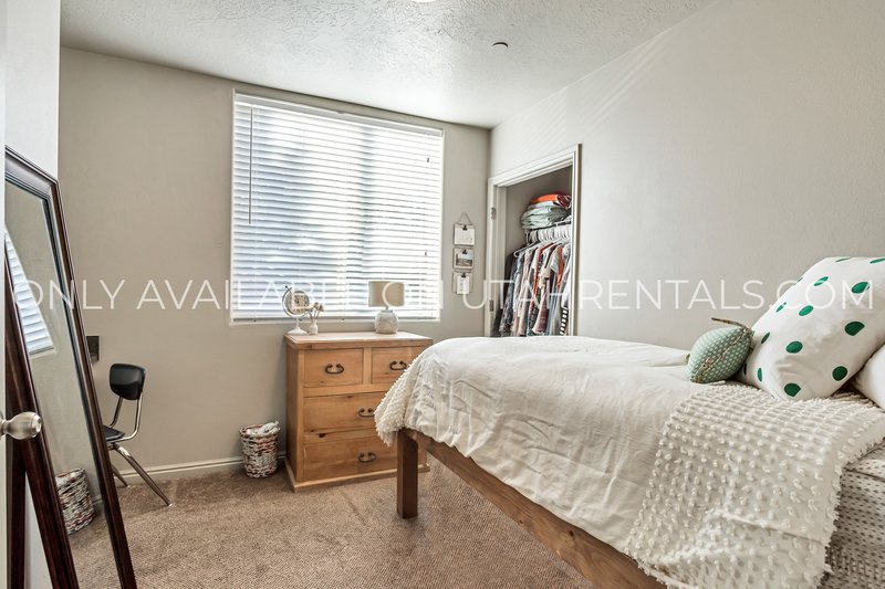 4 Private Rooms Available at Lanai property image