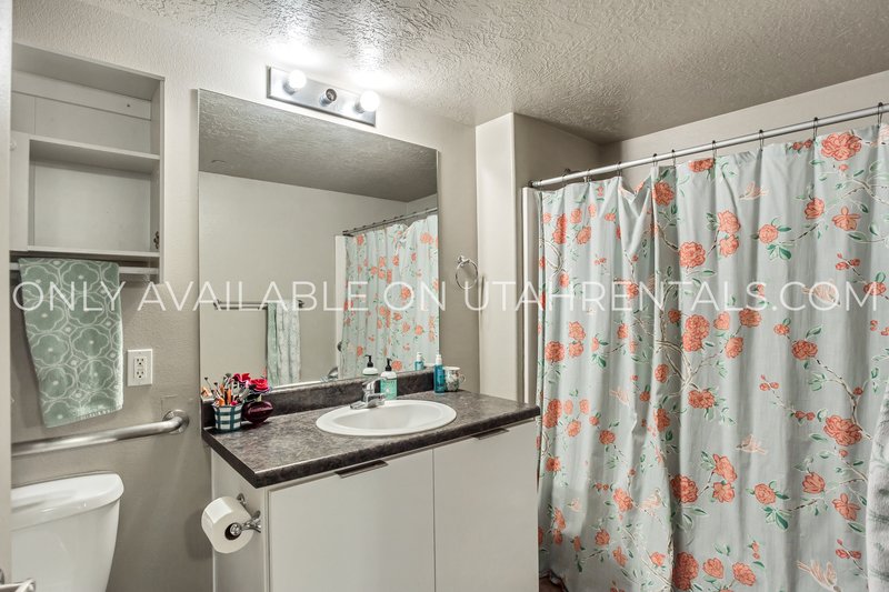 4 Private Rooms Available at Lanai property image