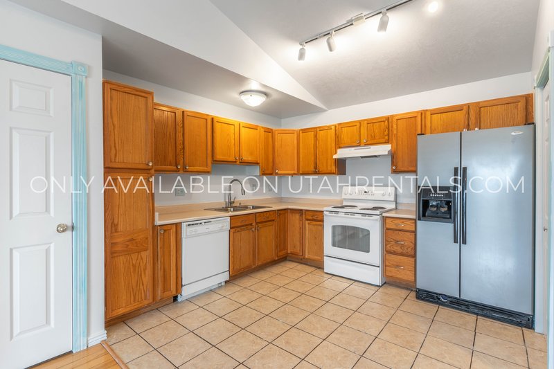 Charming 3-bed Condo in Copper Creek! property image