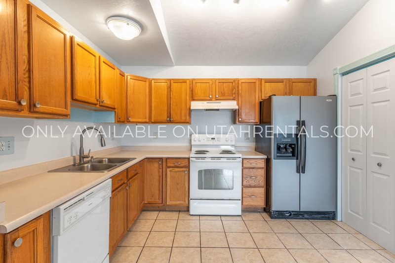 Charming 3-bed Condo in Copper Creek! property image