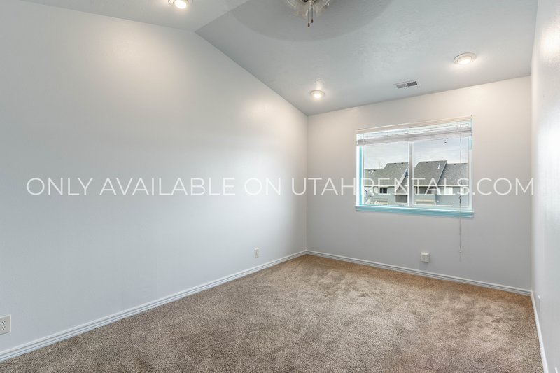 Charming 3-bed Condo in Copper Creek! property image