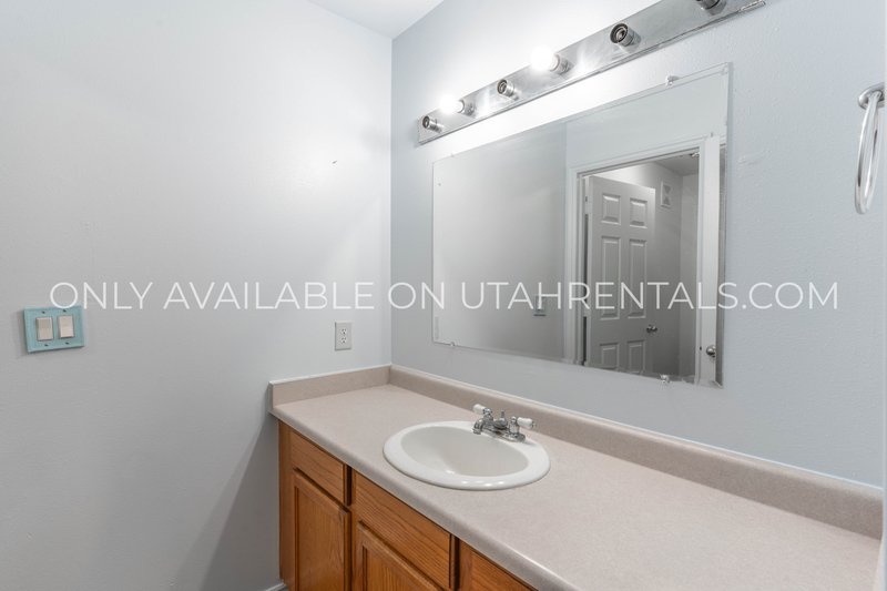 Charming 3-bed Condo in Copper Creek! property image