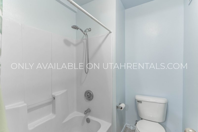 Charming 3-bed Condo in Copper Creek! property image