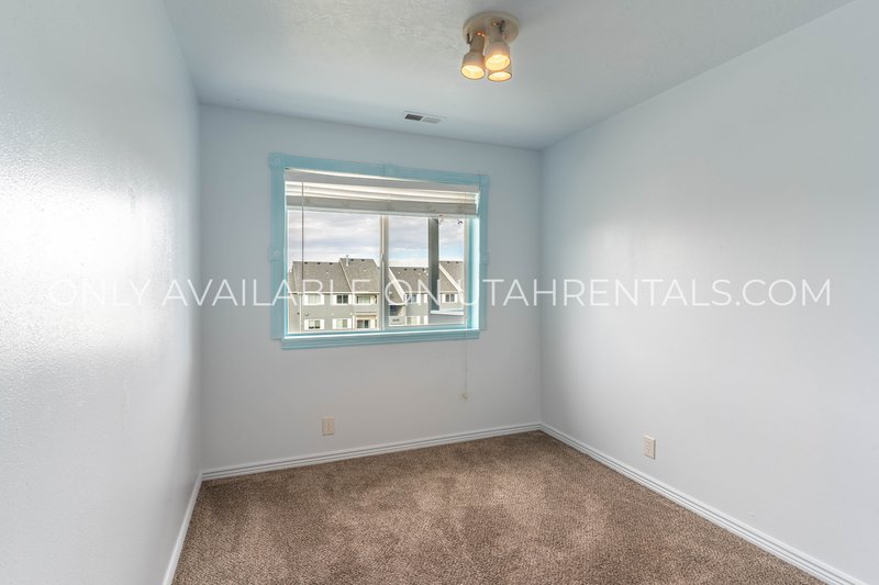 Charming 3-bed Condo in Copper Creek! property image