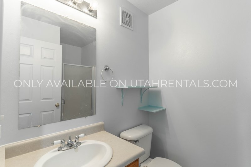 Charming 3-bed Condo in Copper Creek! property image