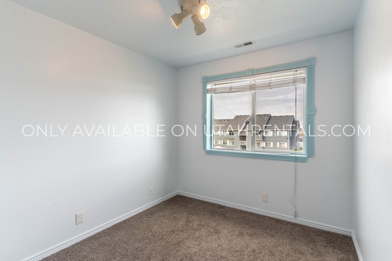 Charming 3-bed Condo in Copper Creek! property image