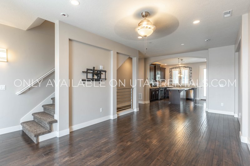 Stylish 3-Bed Home in Daybreak | Prime Location & Modern Living! property image