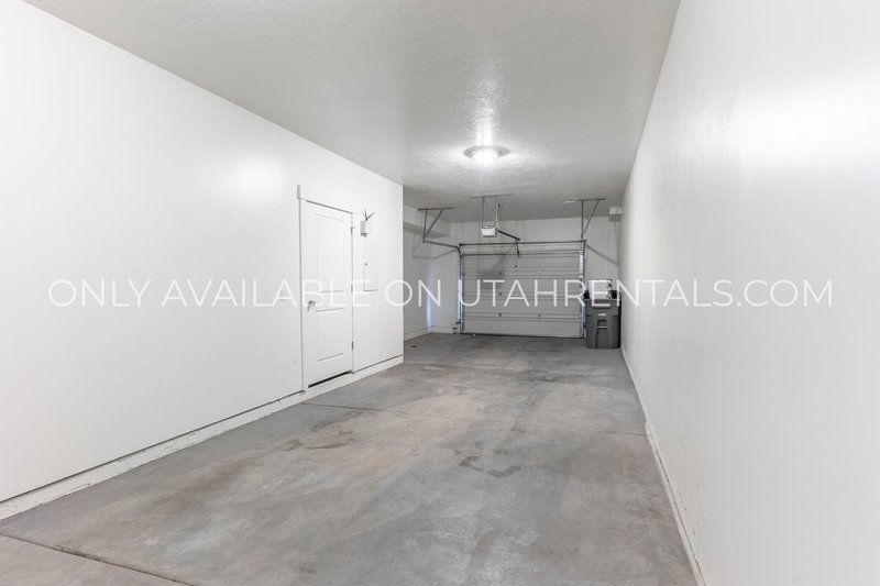 Stylish 3-Bed Home in Daybreak | Prime Location & Modern Living! property image