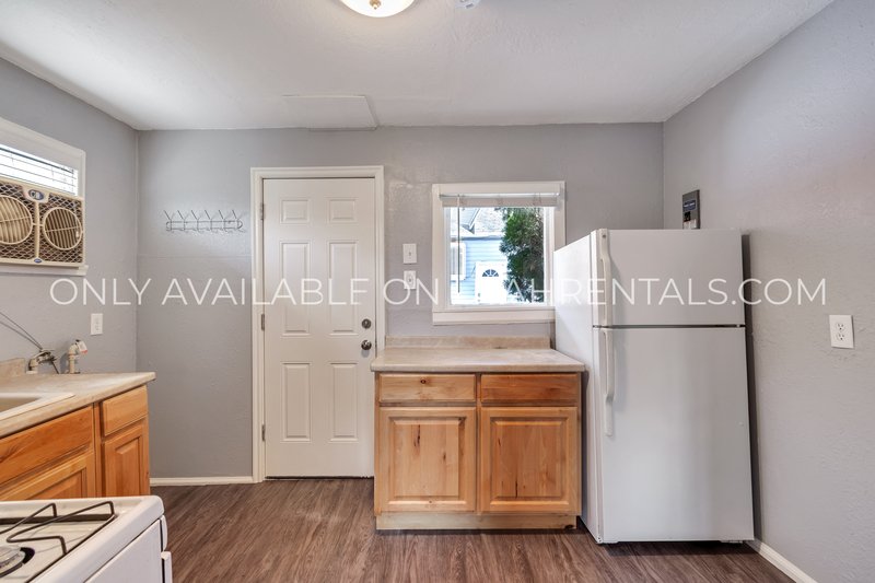 1-Bed 1-Bath Apartment Near Peace Gardens property image