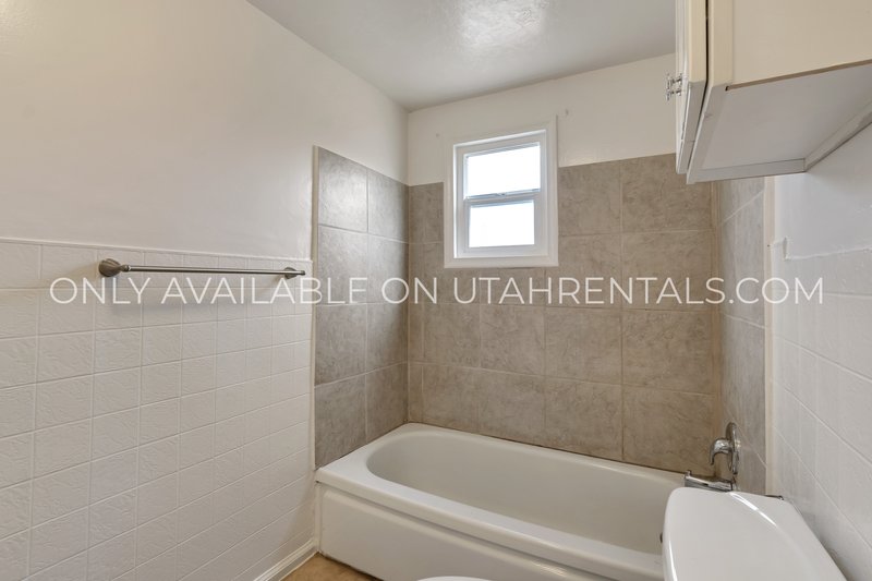 1-Bed 1-Bath Apartment Near Peace Gardens property image