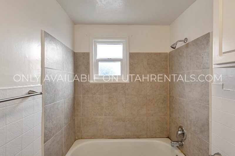 1-Bed 1-Bath Apartment Near Peace Gardens property image