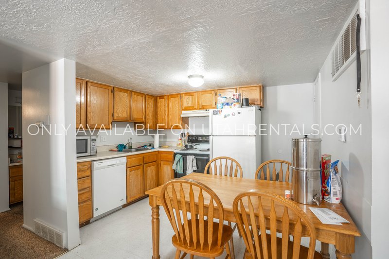 4 Shared Spots at Brownstone property image