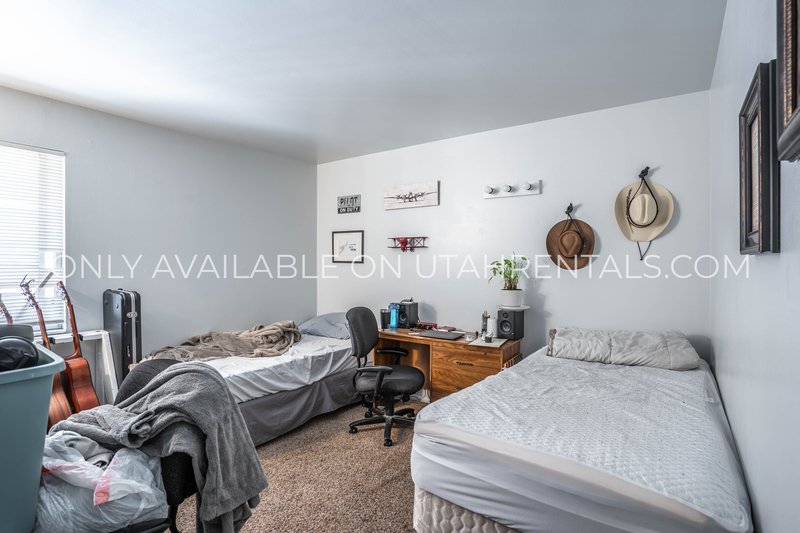 4 Shared Spots at Brownstone property image