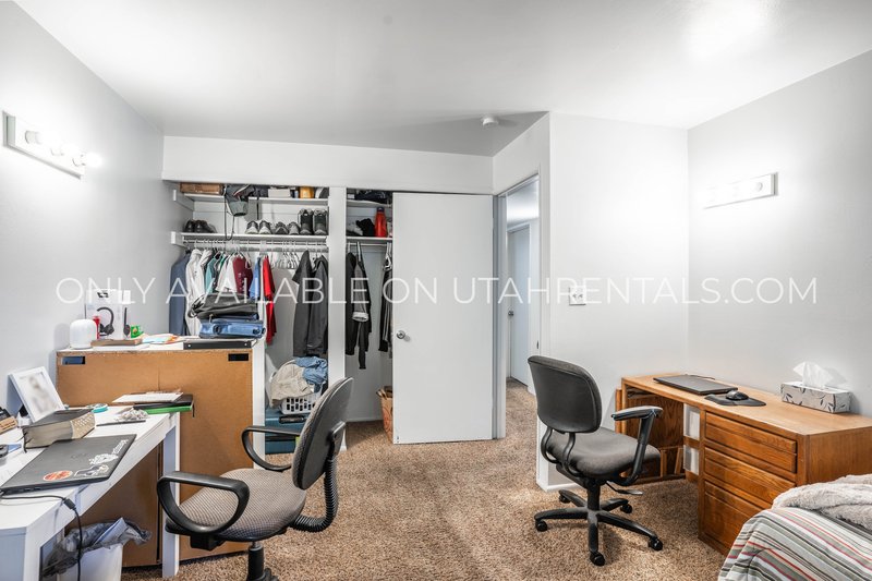 4 Shared Spots at Brownstone property image