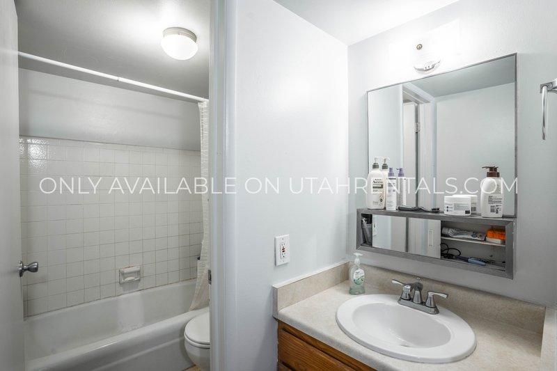 4 Shared Spots at Brownstone property image