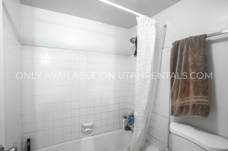 4 Shared Spots at Brownstone property image