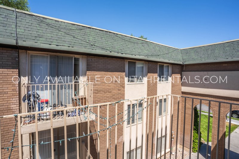 4 Shared Spots at Brownstone property image