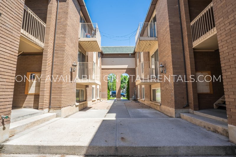 4 Shared Spots at Brownstone property image