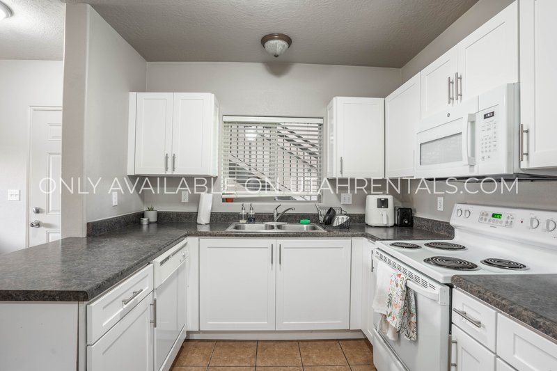 1 Private Room Available at Lanai C3 property image