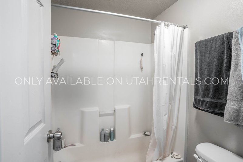 1 Private Room Available at Lanai C3 property image