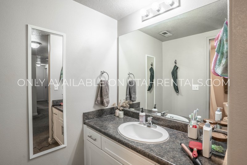 1 Private Room Available at Lanai C3 property image