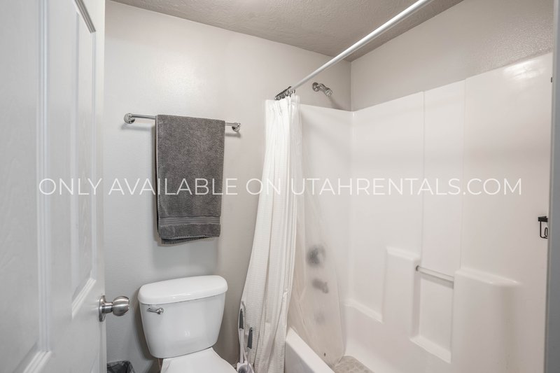 1 Private Room Available at Lanai C3 property image