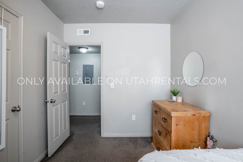 1 Private Room Available at Lanai C3 property image