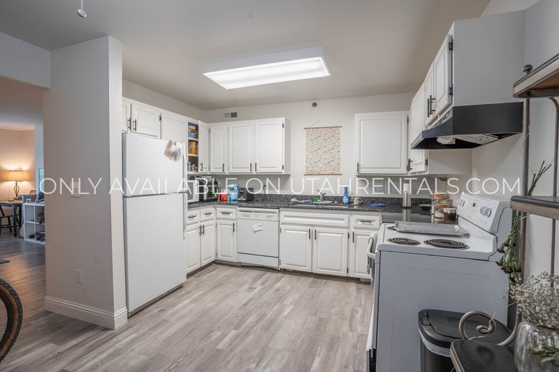 Shared Bedroom - Available Now!! property image