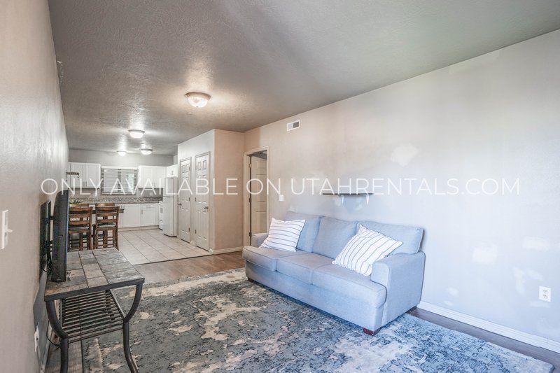 Four Fall Private Bedrooms Available at Lanai E3 property image